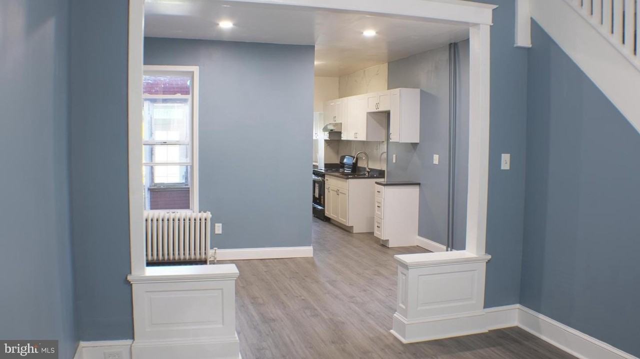 426 Adams St - Photo 3 of 10