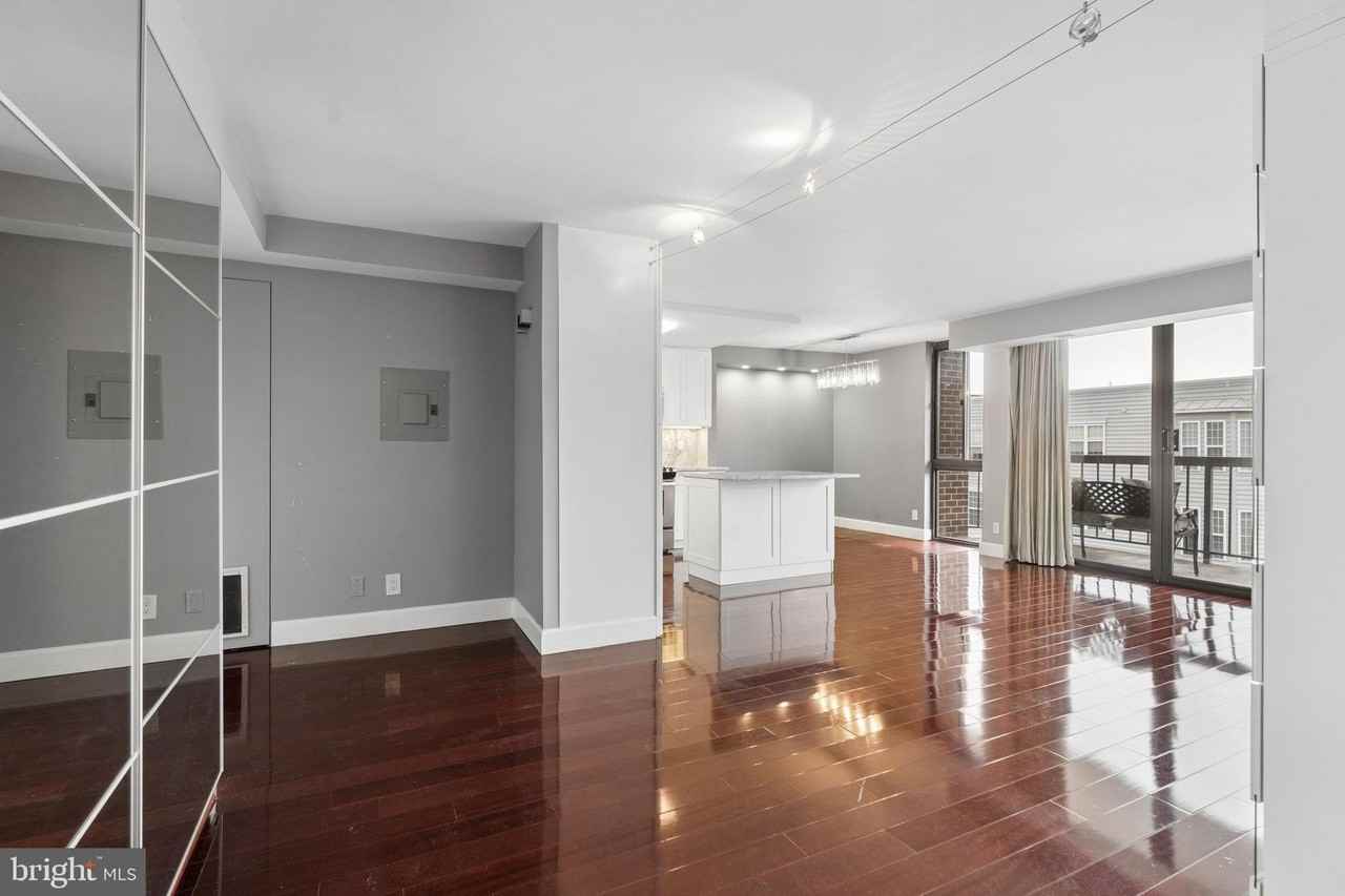 1401 N Rhodes St Apt 603 - Photo 4 of 24