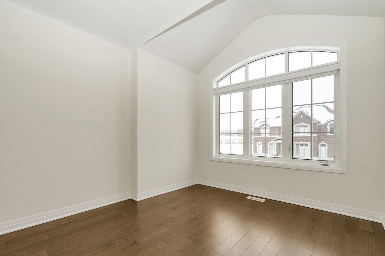 1361 Broderick St, Innisfil, ON L9S 0P5, Canada - Photo 2 of 32