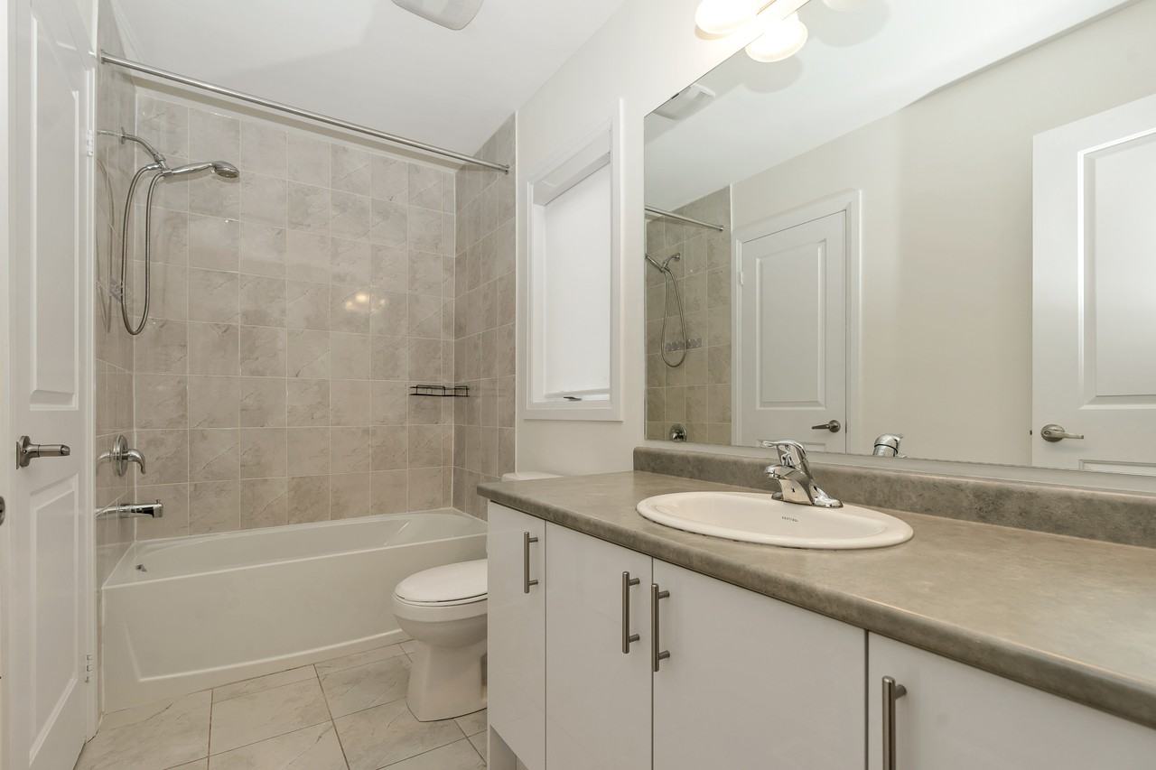 1361 Broderick St, Innisfil, ON L9S 0P5, Canada - Photo 5 of 32