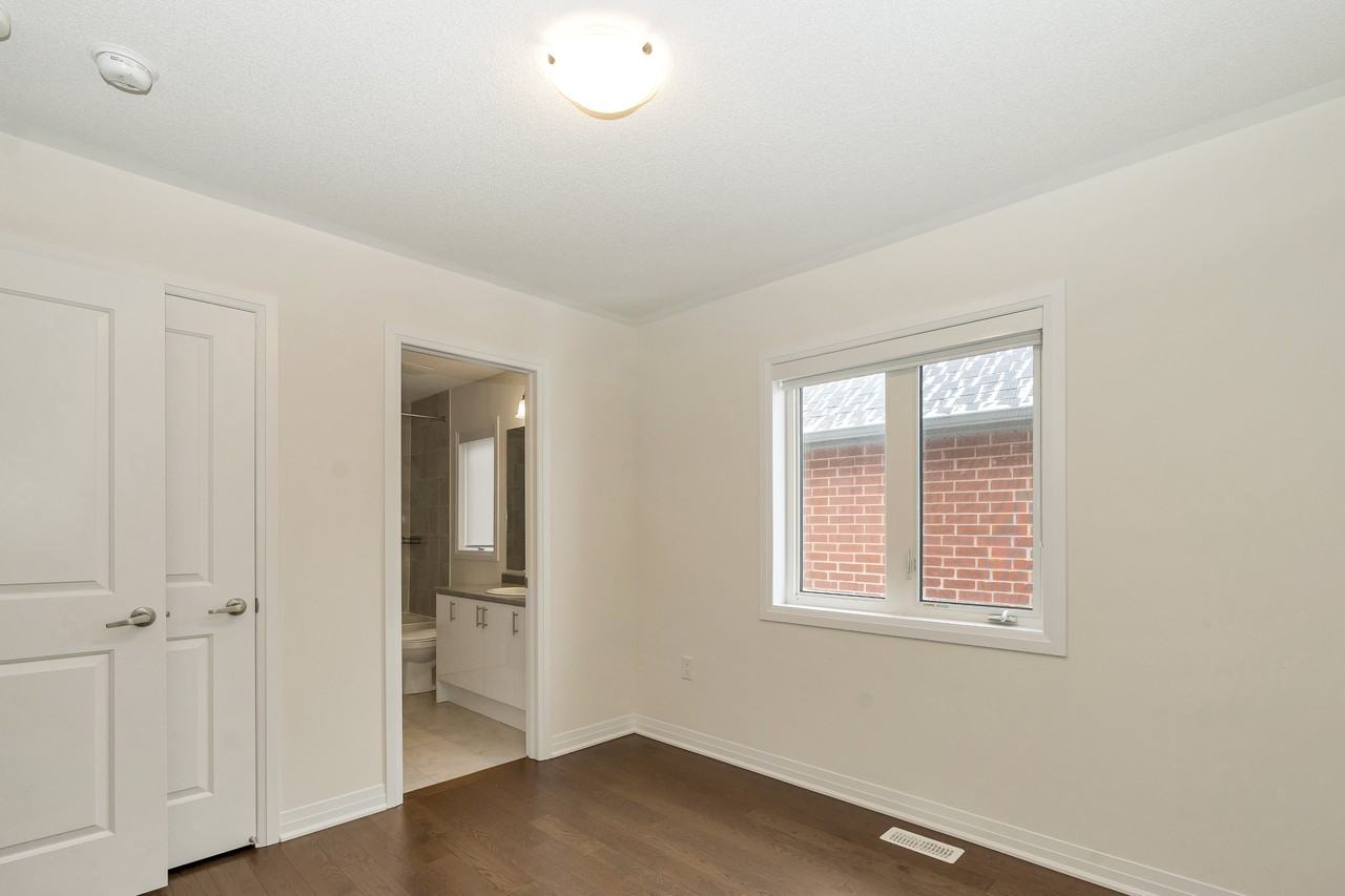 1361 Broderick St, Innisfil, ON L9S 0P5, Canada - Photo 7 of 32