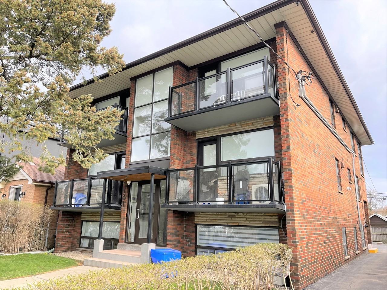 131 Lake Crescent - Photo 2 of 10