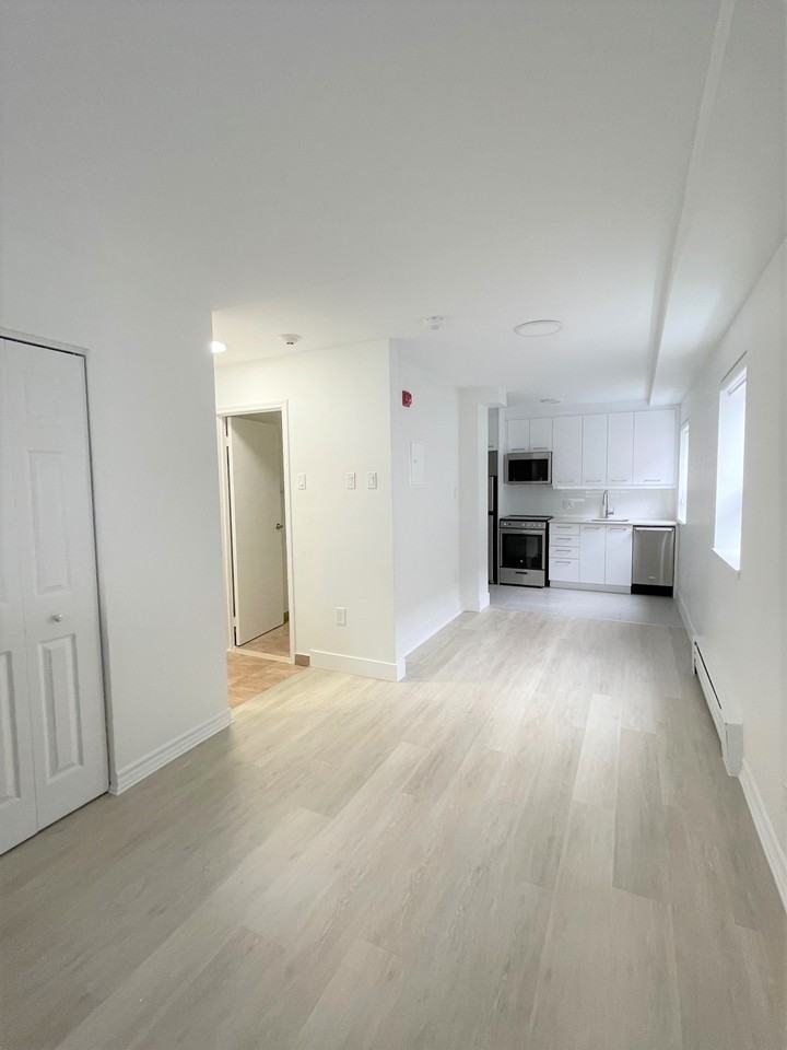 131 Lake Crescent - Photo 2 of 6
