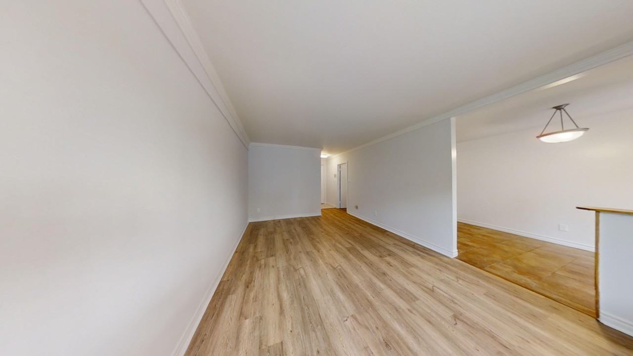 10-20 Bergamot Ave - Photo 3 of 11