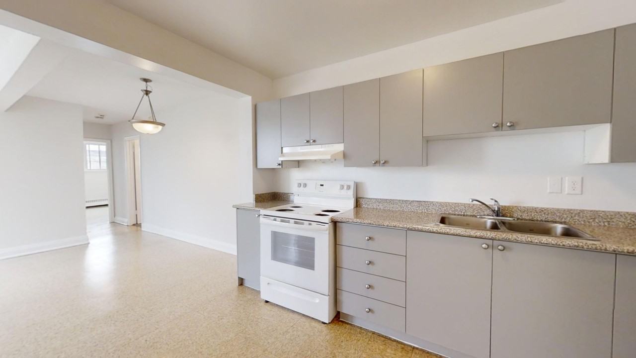 10-20 Bergamot Ave - Photo 4 of 11