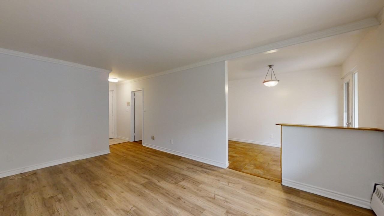 10-20 Bergamot Ave - Photo 6 of 11