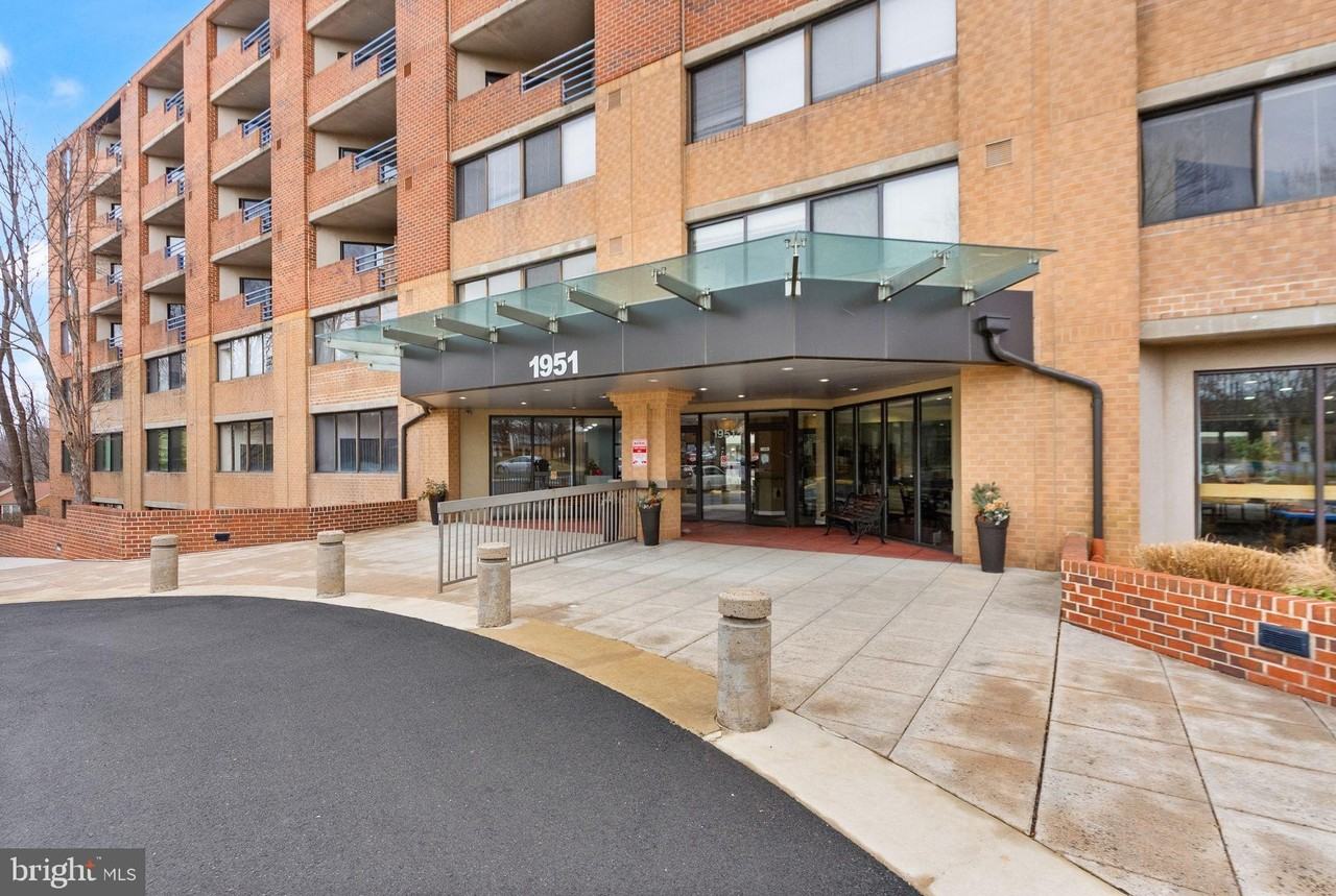 1951 Sagewood Ln Unit 8 - Photo 4 of 38