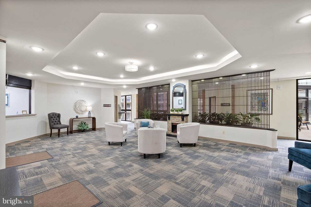 1951 Sagewood Ln Unit 8 - Photo 5 of 38