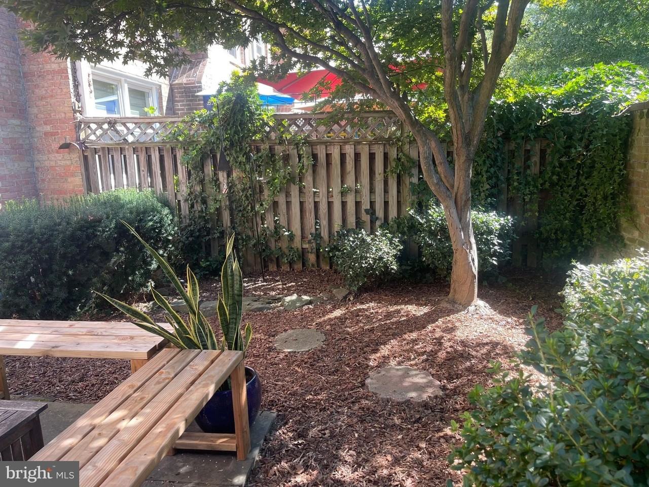 2095 Hopewood Dr - Photo 2 of 4