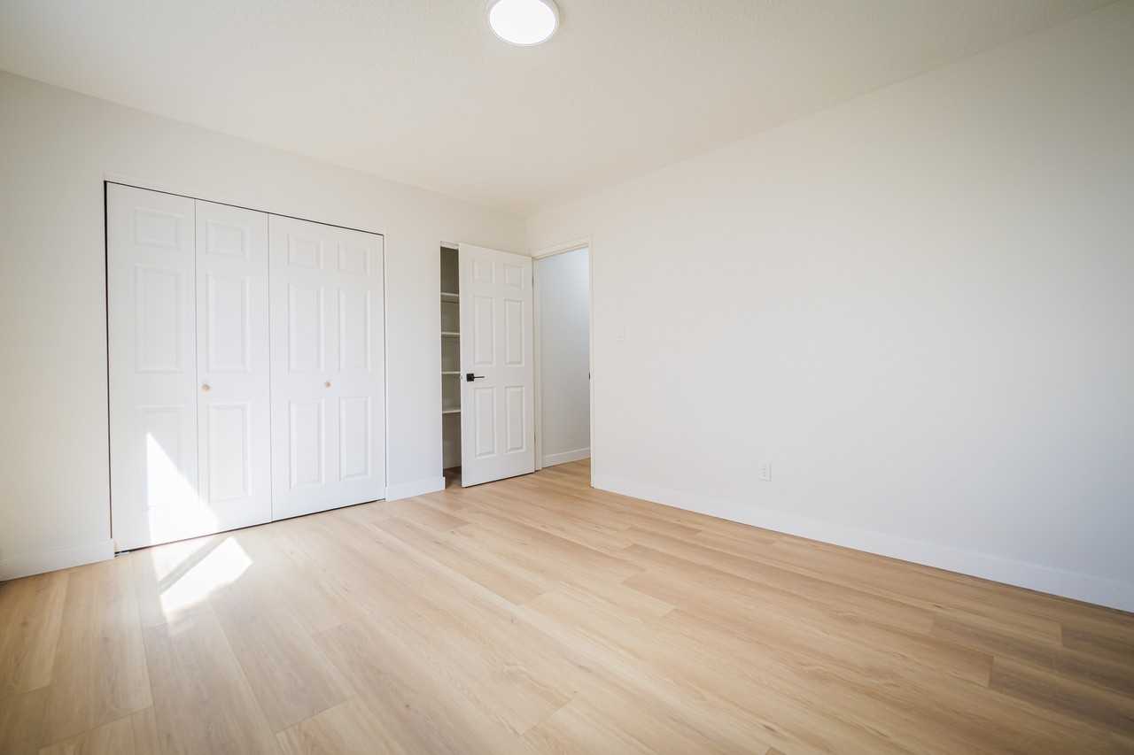 Eastwood - Photo 3 of 17