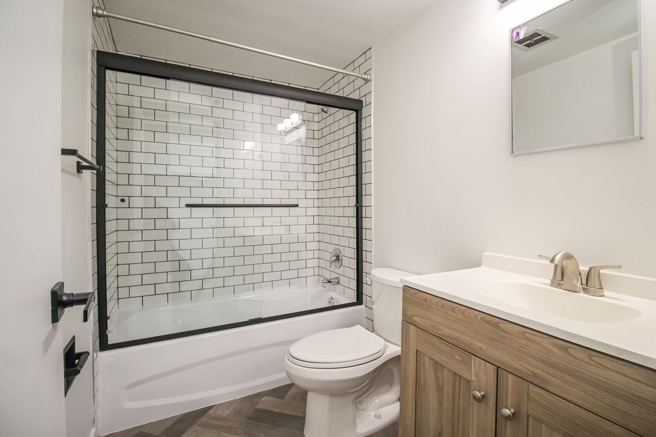 Eastwood - Photo 4 of 17