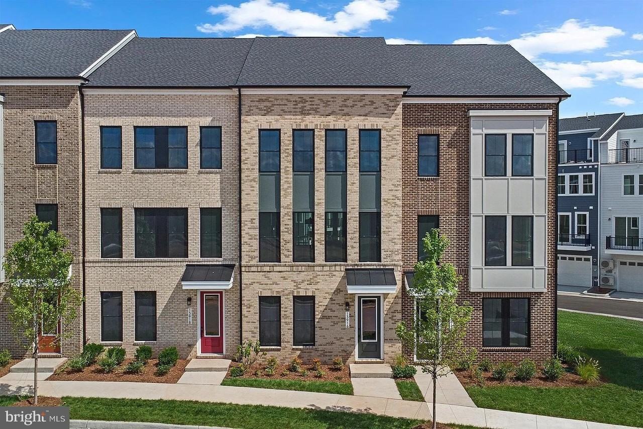 13916 Aviation Pl - Photo 2 of 29