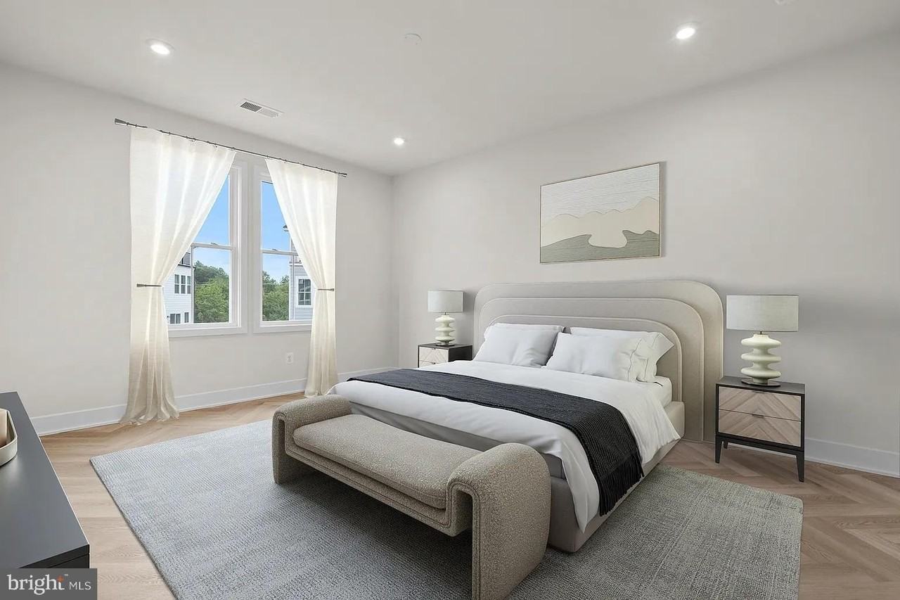 13916 Aviation Pl - Photo 4 of 29