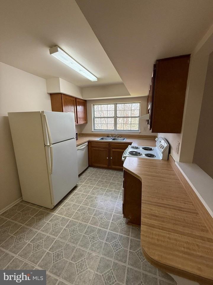 12276 Stevenson Ct Unit 12276 - Photo 4 of 15