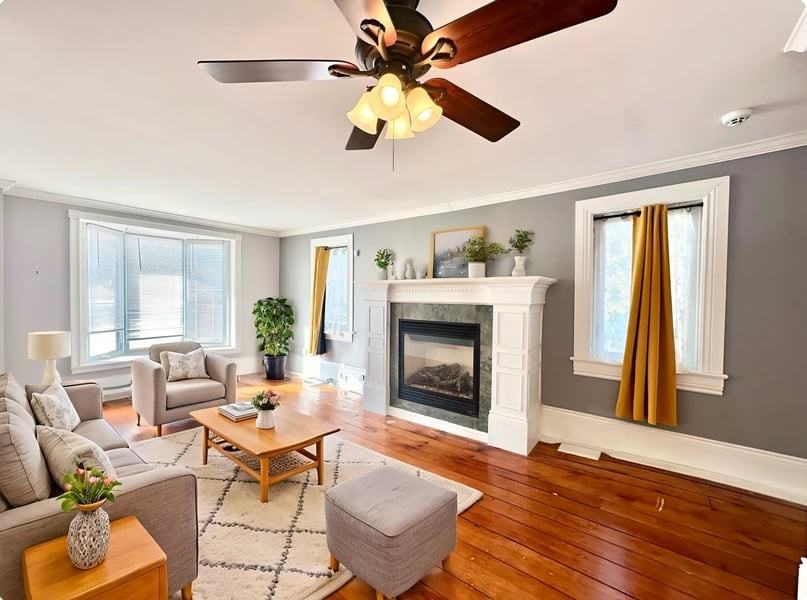 983 Cameron St - Photo 3 of 14