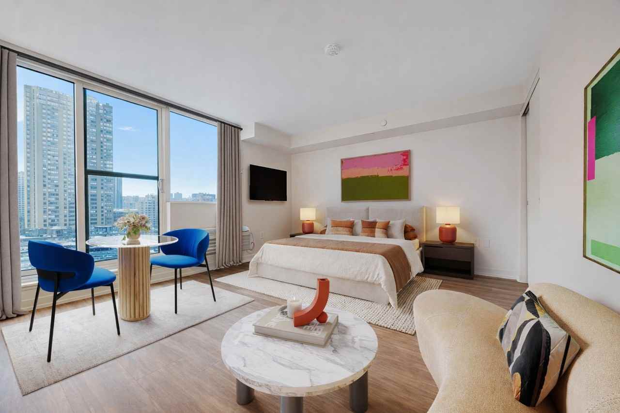 350 North Queens Quay West (Phase IV) - Photo 4 of 43