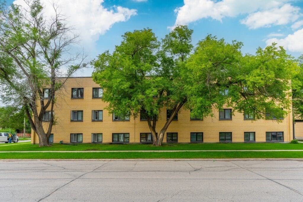 Lady Dale & Lady Robin - Photo 2 of 3