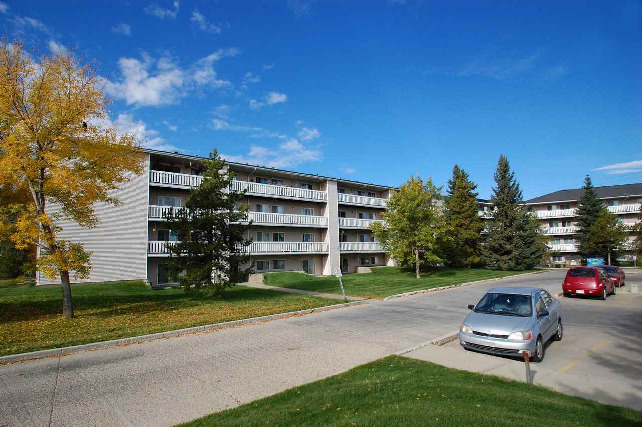 Strathmore Manor - Photo 4 of 11