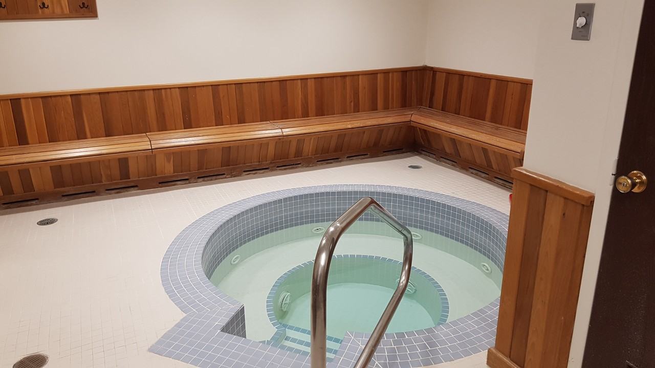 Strathmore Manor - Photo 6 of 11