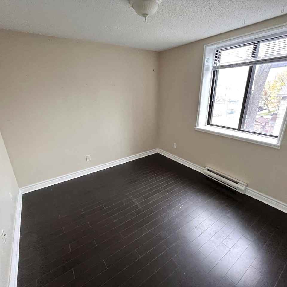 311 Queen Street - Photo 5 of 6