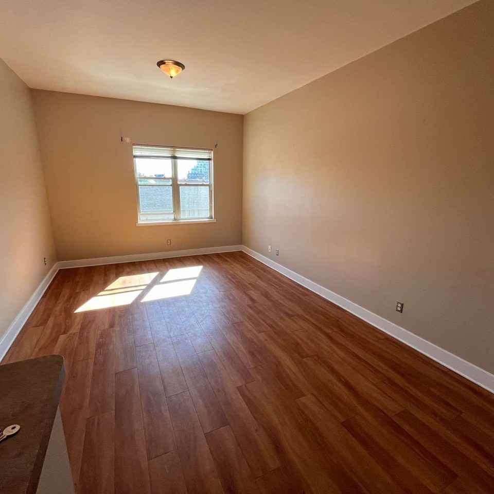 574 Princess Street - Photo 3 of 6