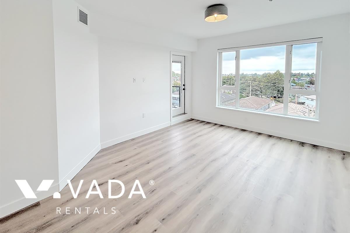 3068 Kingsway - Photo 2 of 10