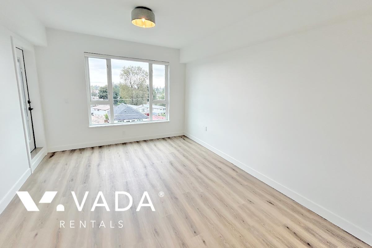 3068 Kingsway - Photo 3 of 10