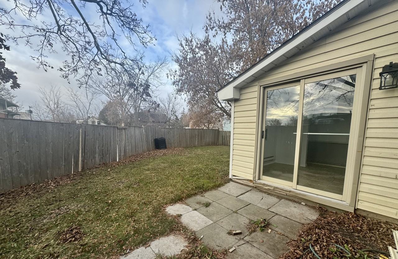 109 Clothier St W - Photo 4 of 20