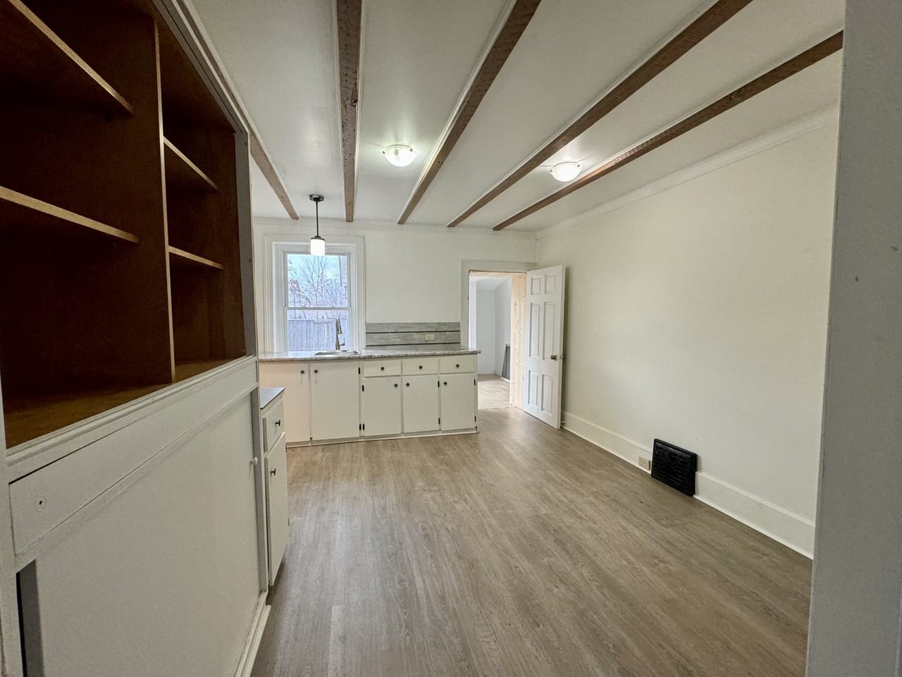 109 Clothier St W - Photo 7 of 20