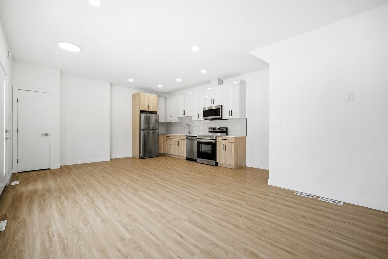 2 Villeneuve Blvd - Photo 3 of 20