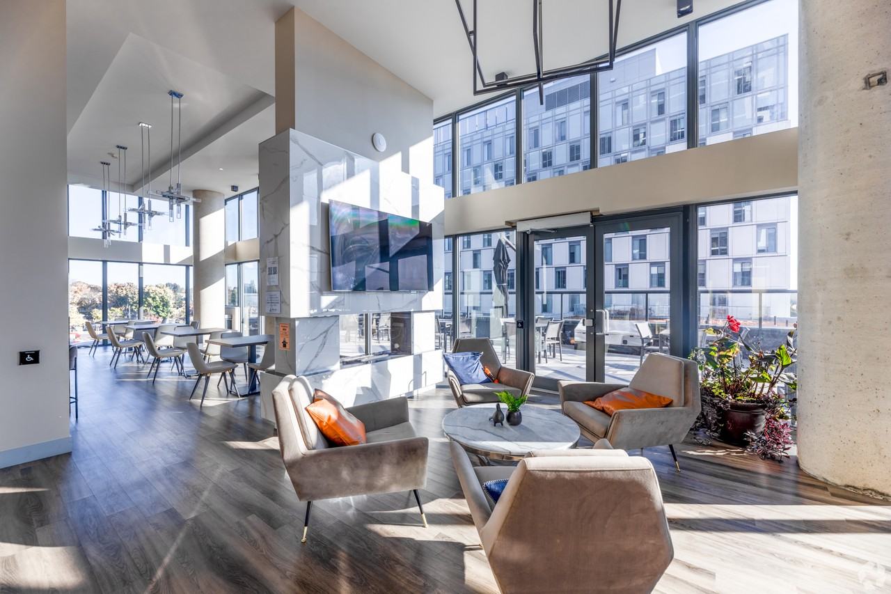 80 Bond St. E. - Photo 4 of 50