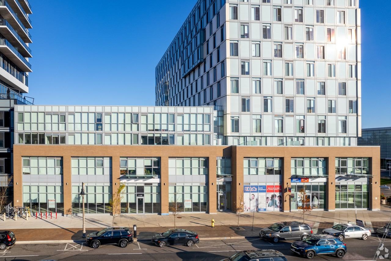 100 Bond St E - Photo 7 of 50