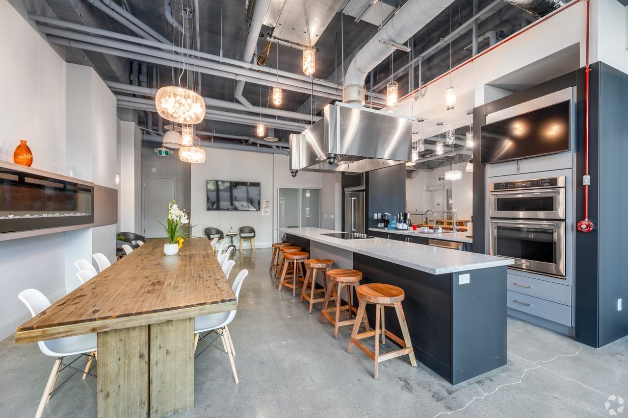 100 Bond St E - Photo 6 of 50