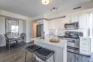 featured image of 100 Bond St E