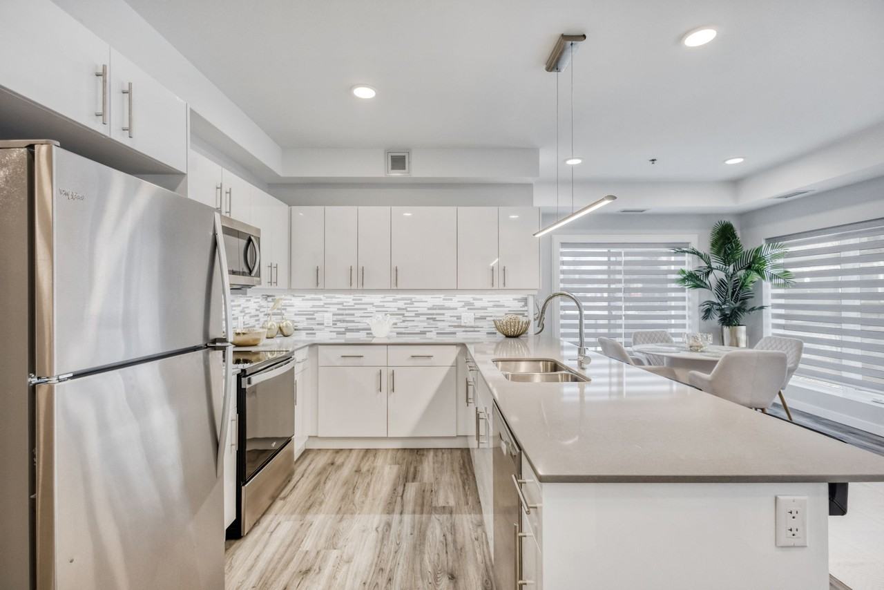 1033 Autumnwood Drive - Photo 2 of 28