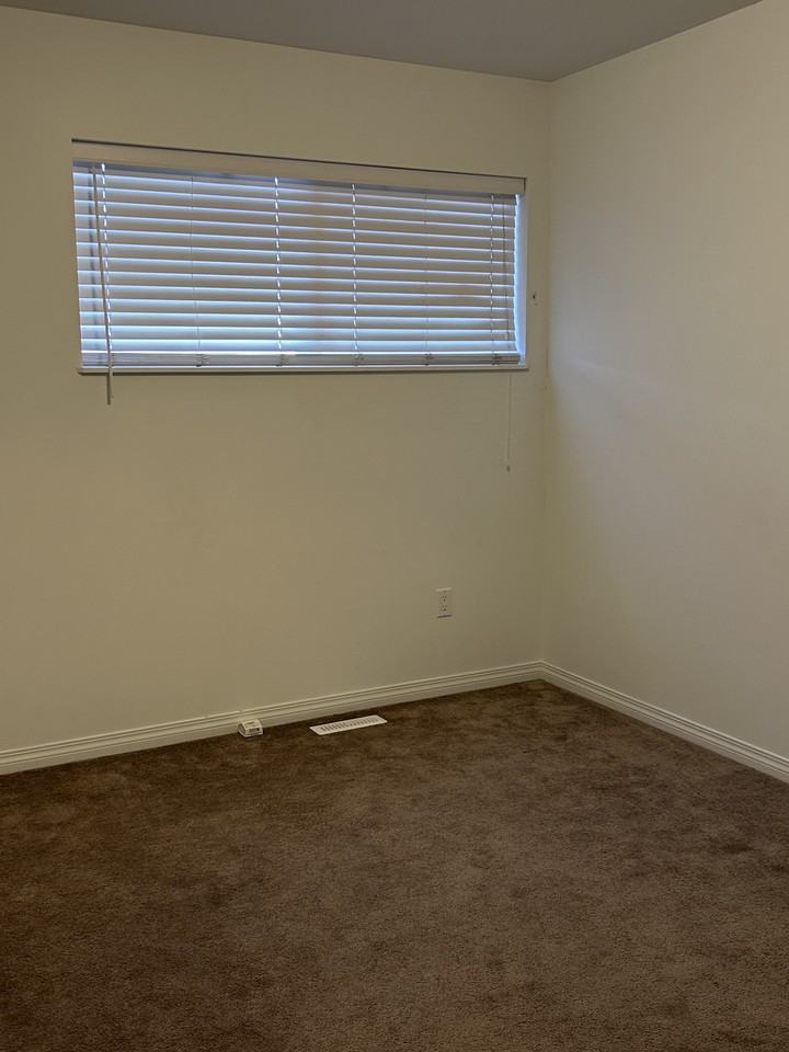 12521 77 St Nw - Photo 7 of 23