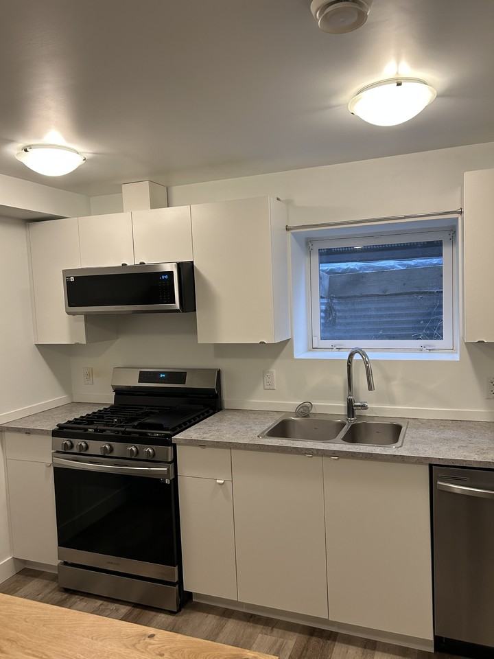 6404 119 Ave Nw - Photo 7 of 9