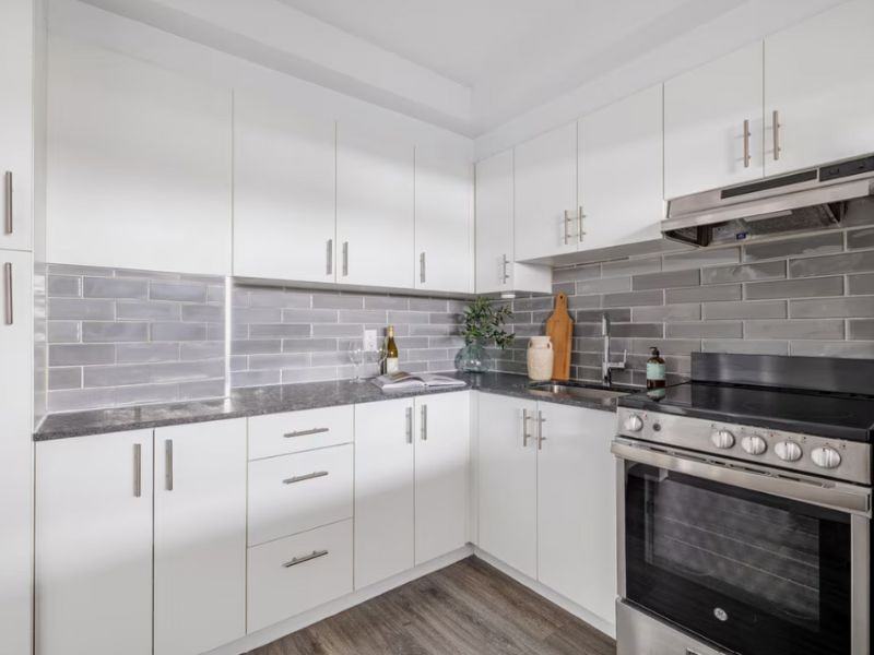 324 Cambridge Street N - Photo 2 of 11