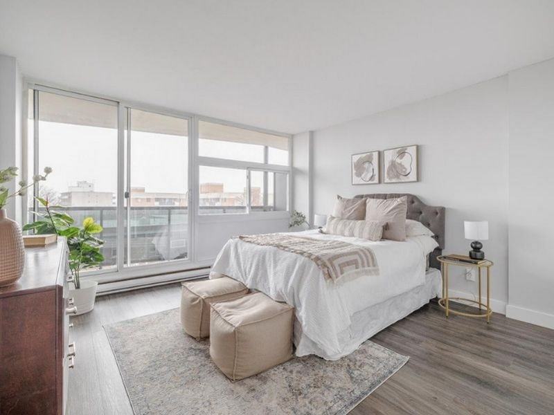 324 Cambridge Street N - Photo 4 of 11