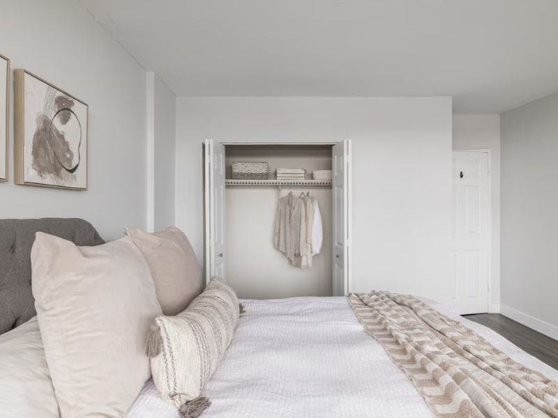 324 Cambridge Street N - Photo 5 of 11