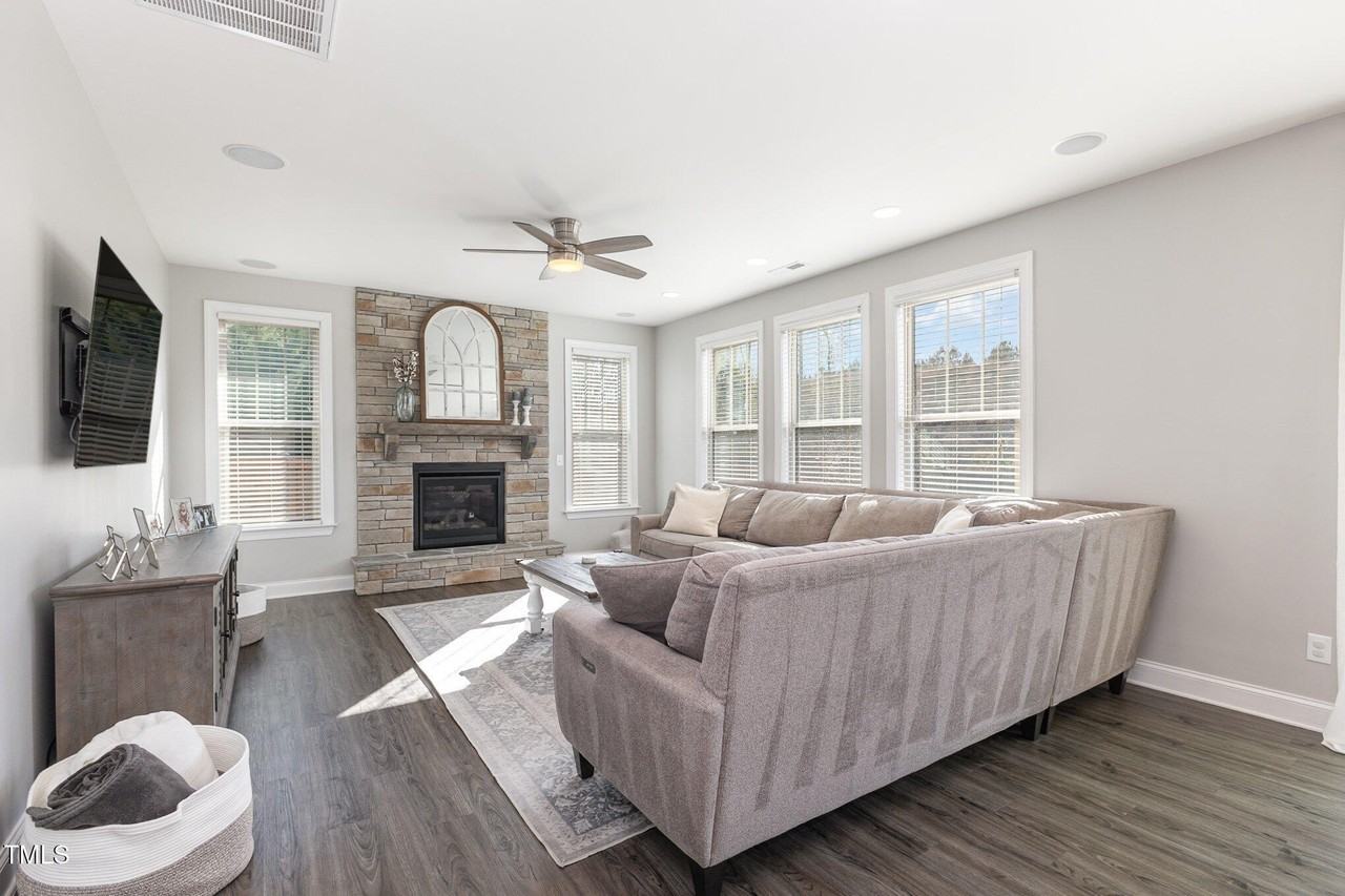 641 Groveview Wynd - Photo 6 of 30