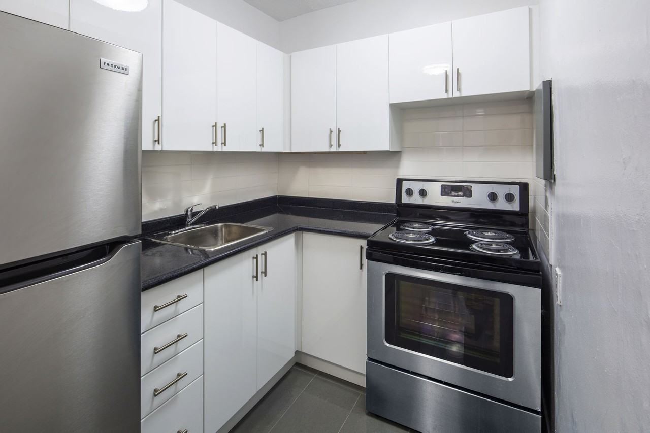 115 Eglinton Avenue West - Photo 2 of 13