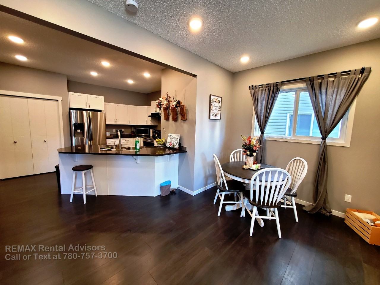 190 Santana Crescent - Photo 6 of 17