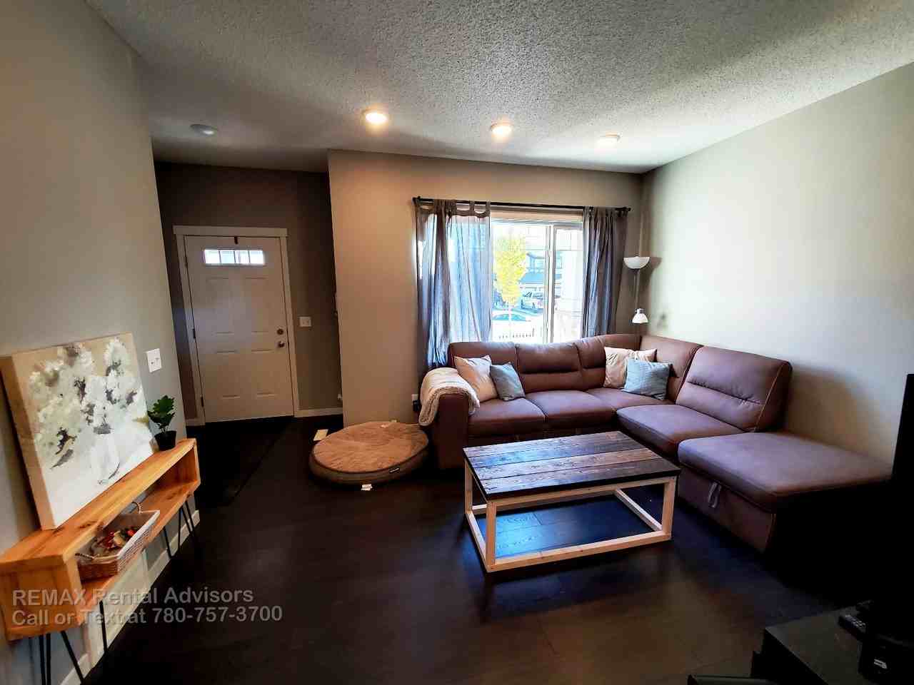 190 Santana Crescent - Photo 7 of 17