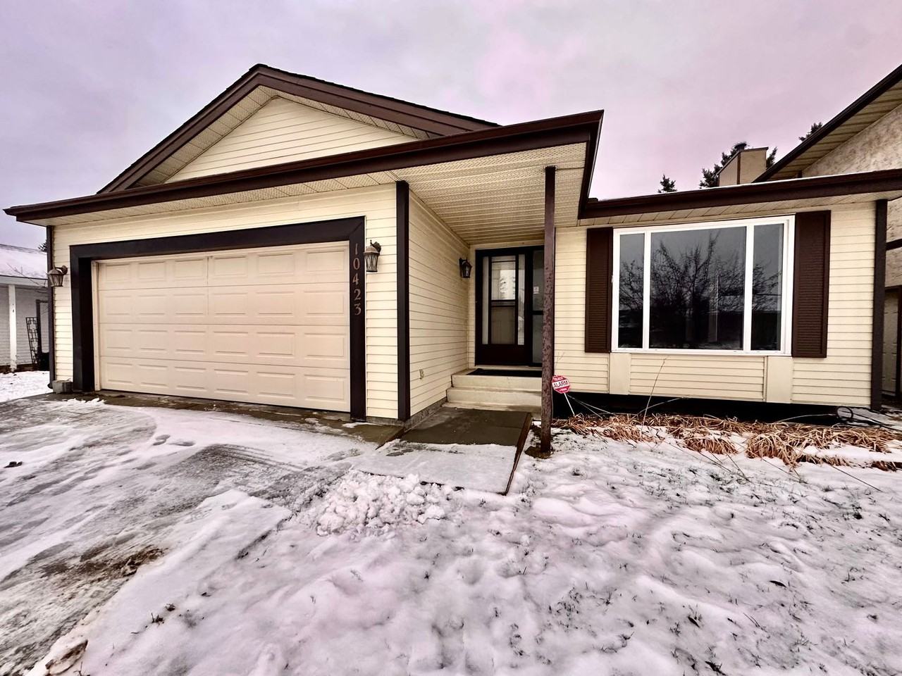 10423 40 Avenue NW - Photo 3 of 16