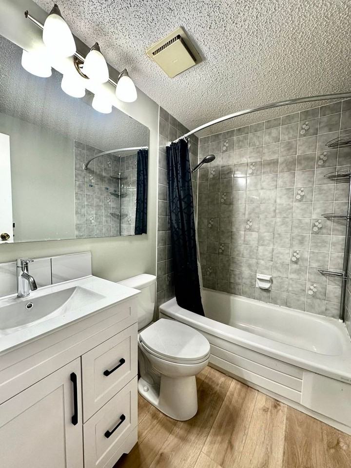 10423 40 Avenue NW - Photo 6 of 16