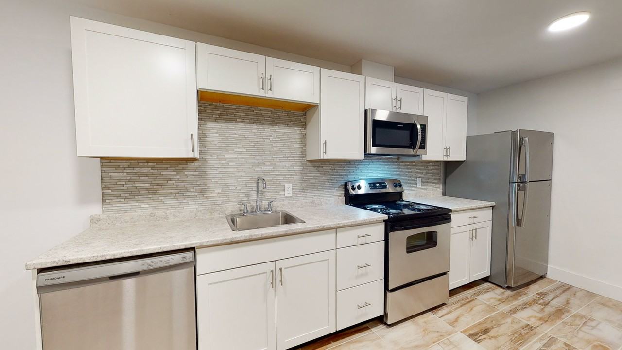 Royal Court Apartments - Photo 4 of 47