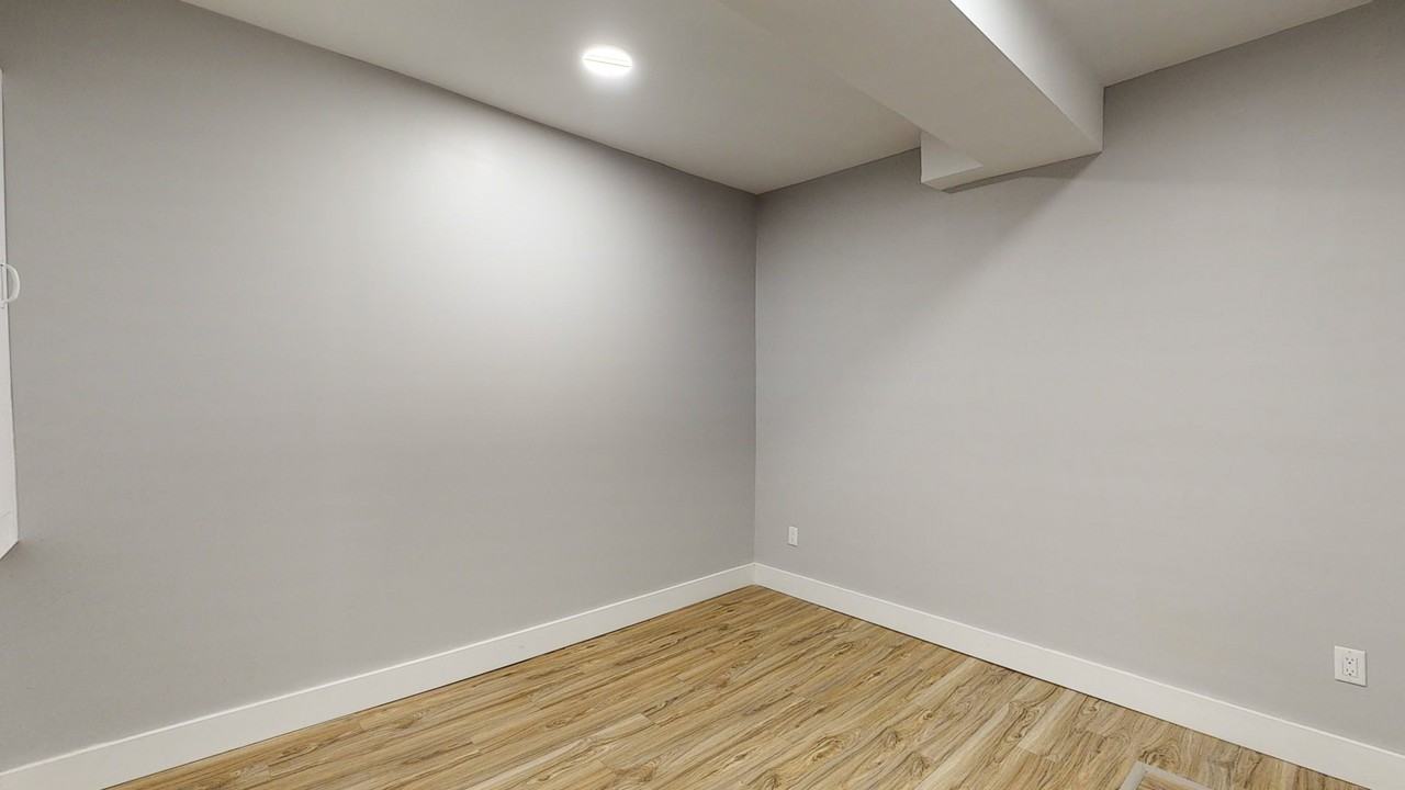 Royal Court Apartments - Photo 6 of 47