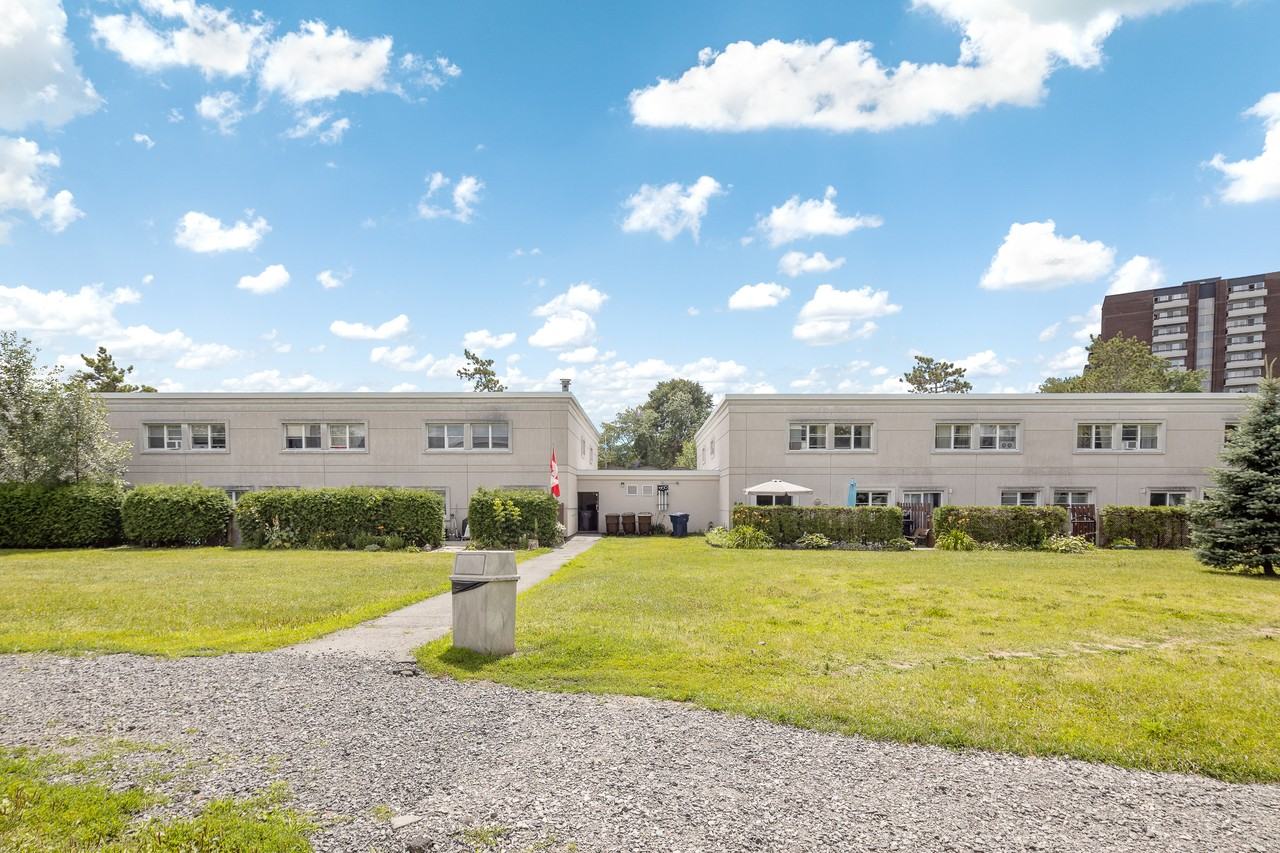 Regency Court Apartments - Photo 4 of 26