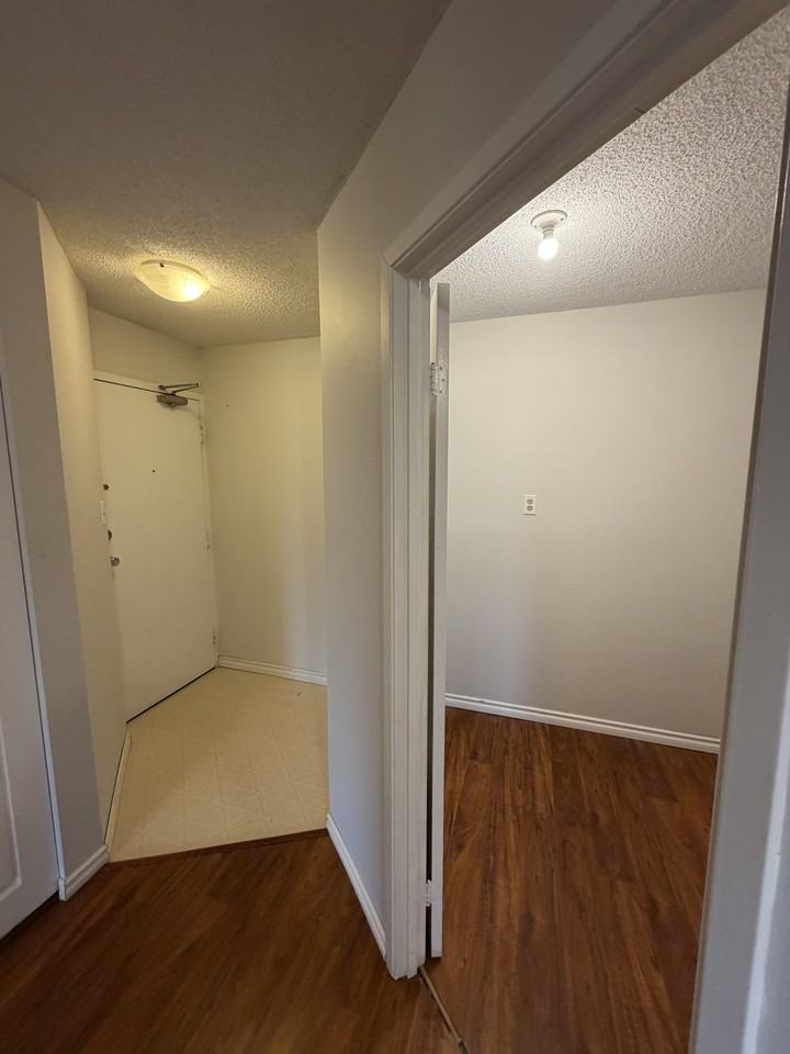 10175 114 St Nw - Photo 6 of 13